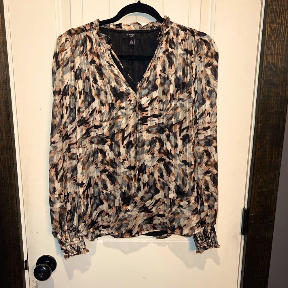 Haver and Blair - Pleated V-Neck Printed Blouse in Black, Brown & Cream